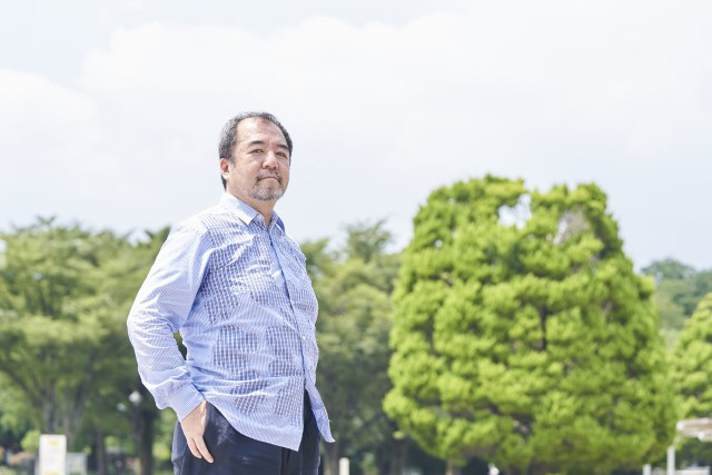 立っている細井さん
