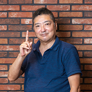 後藤さん指差し