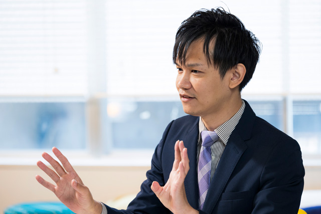 夜勤の業務内容や収入相場を語る柿間隼志
